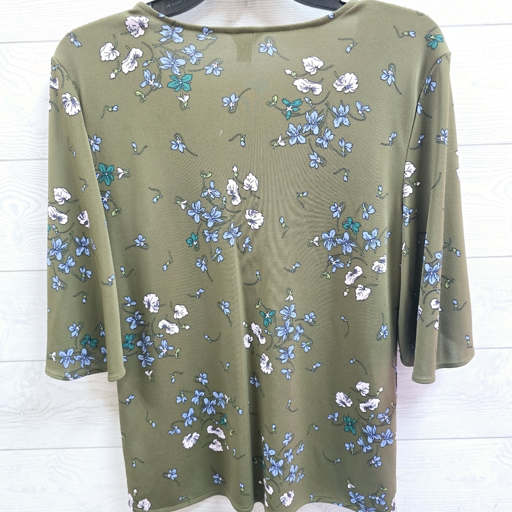 Ann Taylor Floral V-Neck Blouse‎ - Picture 6 of 7